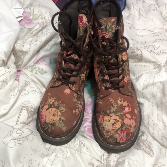 Doc Marten’s - Picture 7 of 7